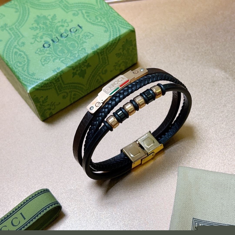 G*u*i bracelets